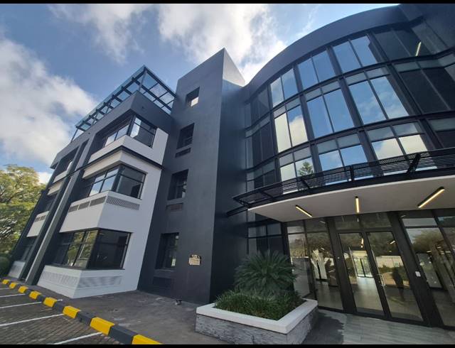 146M² OFFICE TO LET IN SANDHURST